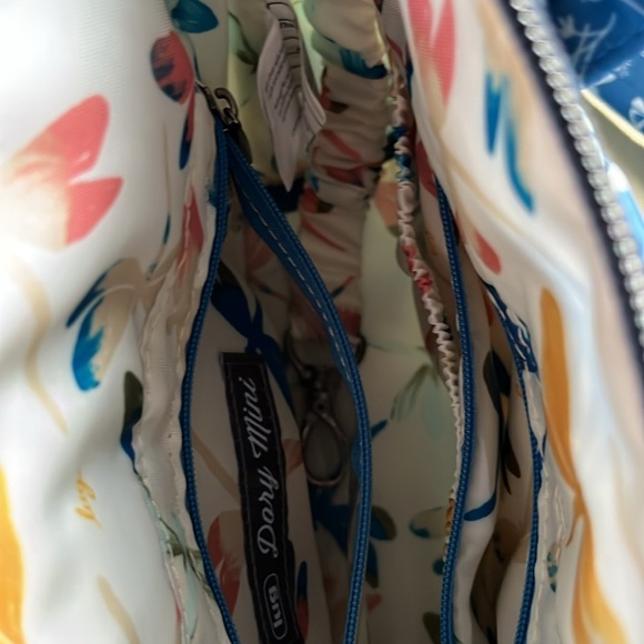 Lug blue and white flower print bag - Picture 7 of 7